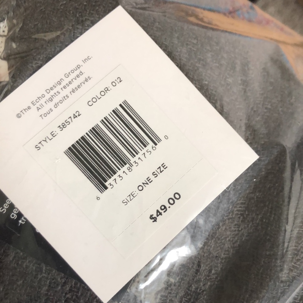 ❌SOLD❌ ⭐️HP⭐️ NWT ECHO FRINGE TRIM CAPE IN GREY - One Size! - Picture 2 of 2